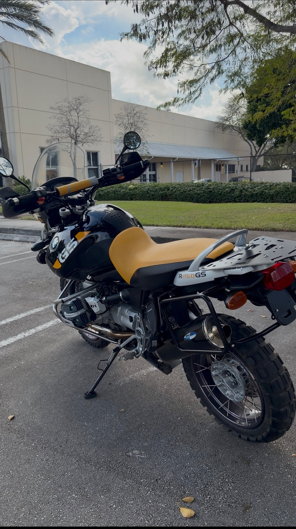 bmw 2004 (34000 millas )cardo systems PRO